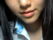 可愛台妹用手機自拍