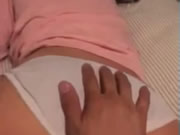 真實記錄禽獸姐夫M暈偷操漂亮小姨子漂亮翹臀無毛嫩穴快速抽插也沒把她幹醒