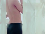 極致女神緊身皮褲惹火美乳